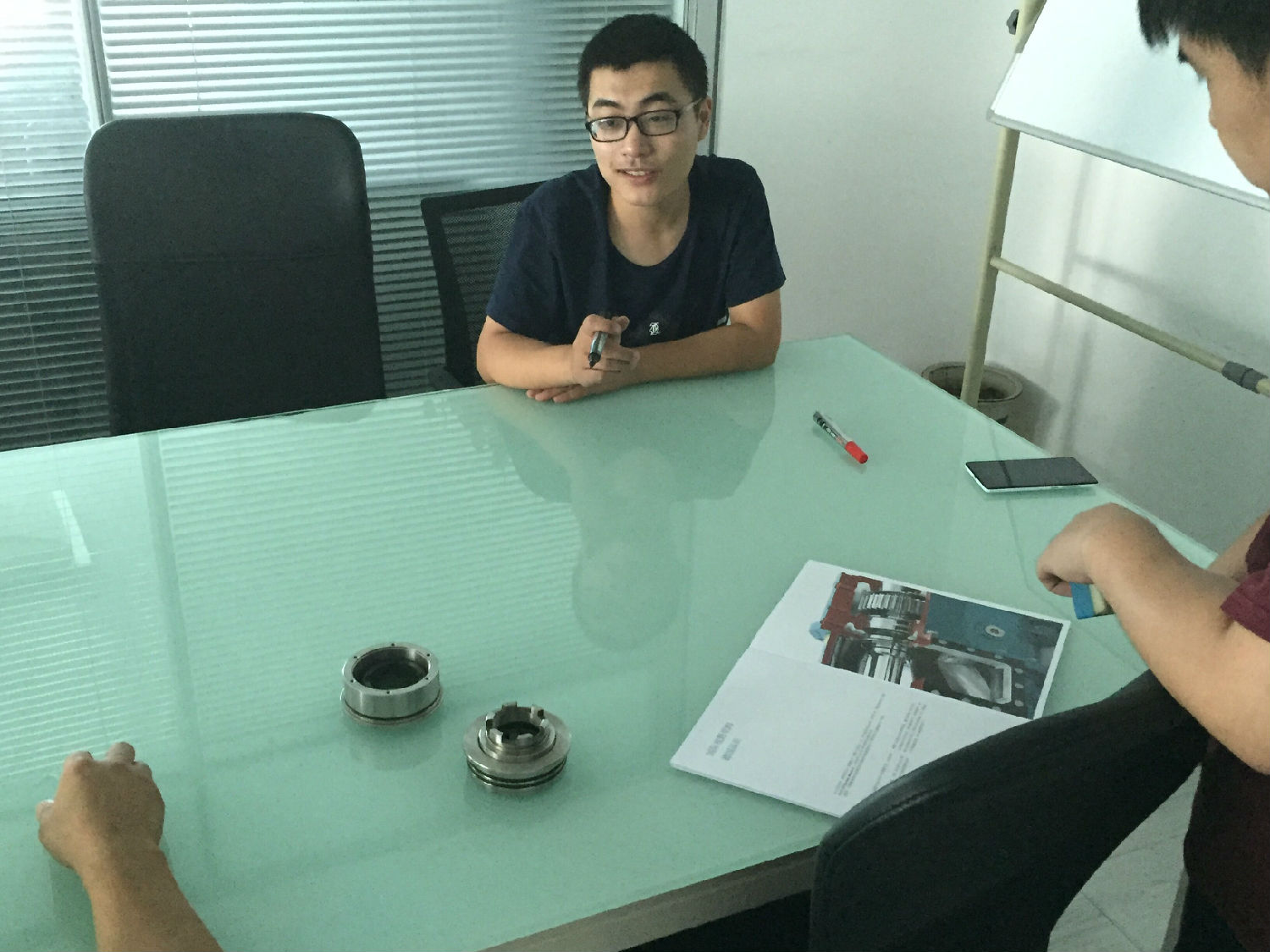 91桃色网站下载桃色在线视频观看團隊進行技術討論 91桃色网站下载桃色在线视频观看團隊進行技術討論