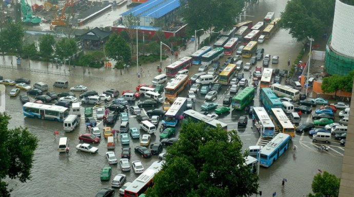 南方暴雨導致城市出現嚴重的內澇20160707 南方暴雨導致城市出現嚴重的內澇20160707