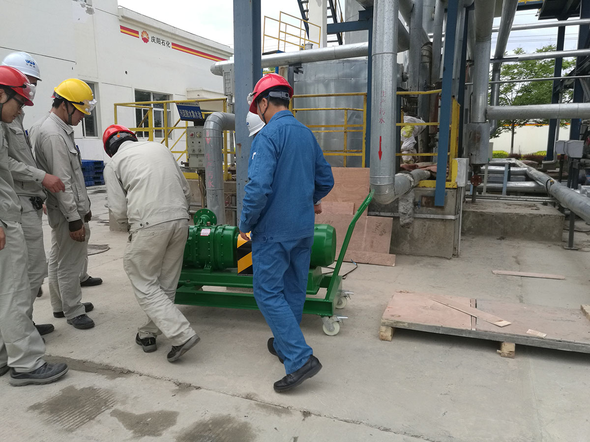 91桃色网站下载手推式罐底汙油掃倉泵