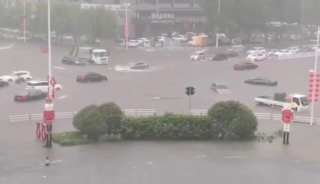 台風巴威導致青島城市發生嚴重內澇