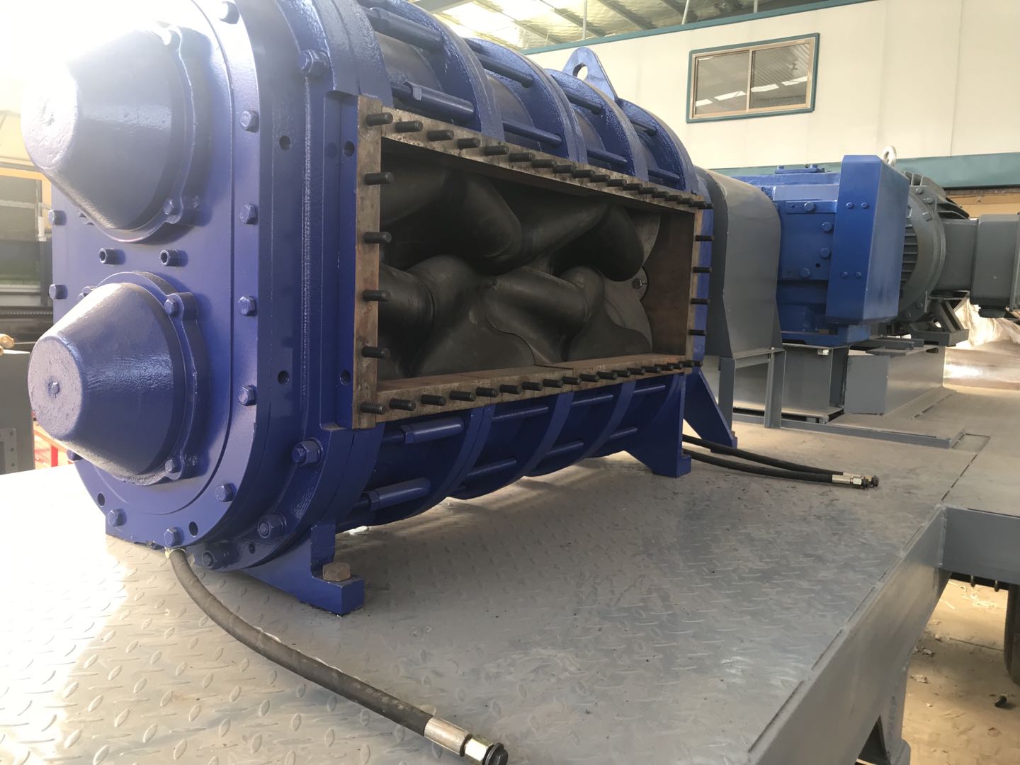 橡膠桃色在线视频观看氣縛